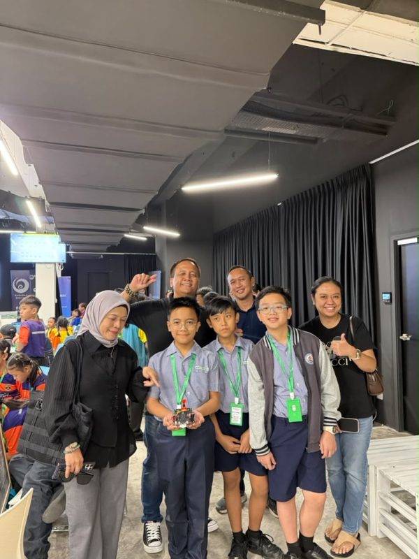 SCIENCE fair photo by Muhammad Haris Rizqi
