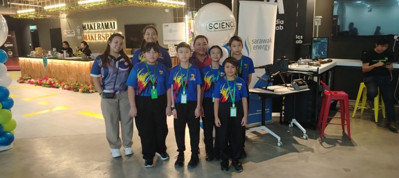 SCIENCE fair photo by LINA