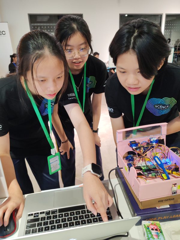 SCIENCE fair photo by Hidayah